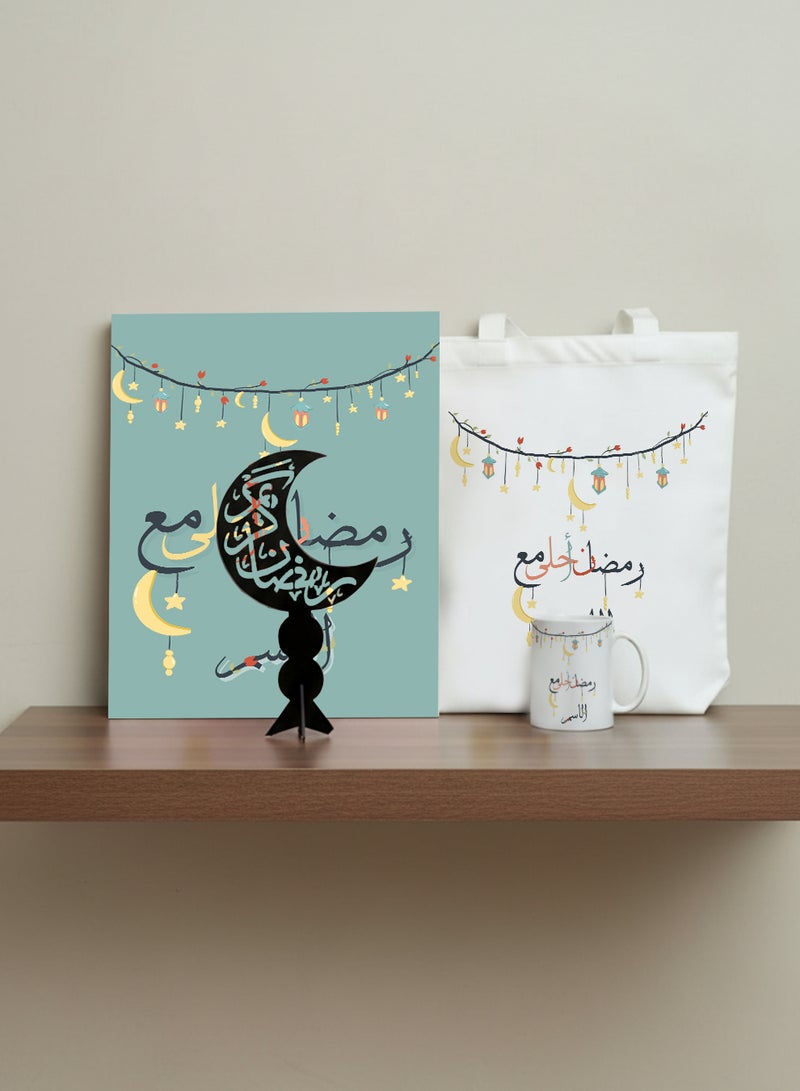 لوحة مجموعة هدايا رمضان مخصصة حسب الطلب باسمك مكونة من ٤ قطع تشمل لوحة كانفاس وستاند ديكوري وكوب وحقيبة يد - Image 4